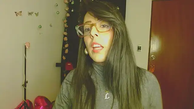 Snapshot of ella_peck chatting on 01/06/26, 04:05 ella peck online show from 01/06/26, 04:05