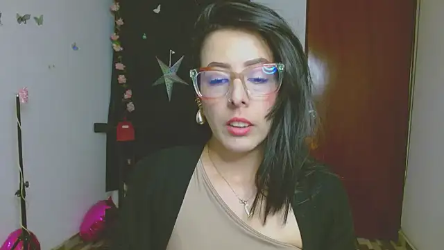 Snapshot of ella_peck chatting on 02/01/26, 11:03 ella peck online show from 02/01/26, 11:03