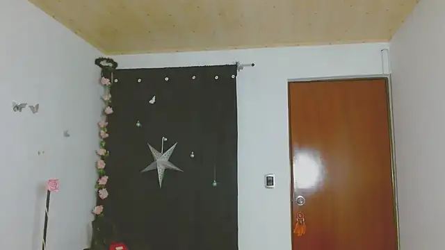 Snapshot of ella_peck chatting on 02/24/26, 04:54 ella peck online show from 02/24/26, 04:54