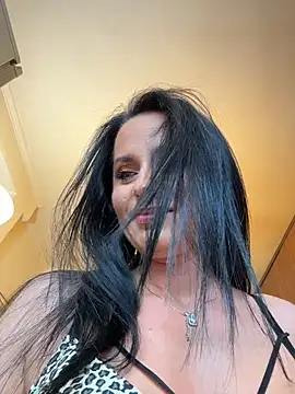 Hotmomcheckk  online show from 11/12/25, 12:27