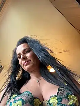Hotmomcheckk  online show from 06/10/26, 10:47
