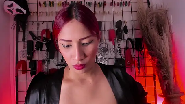 charrlotte quinn online show from 11/21/25, 03:00