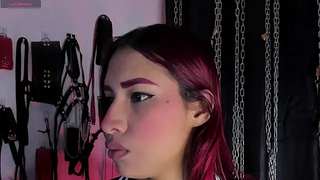 Snapshot of charrlotte_quinn chatting on 05/26/26, 12:23 charrlotte quinn online show from 05/26/26, 12:23