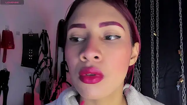 Snapshot of charrlotte_quinn chatting on 06/03/26, 12:30 charrlotte quinn online show from 06/03/26, 12:30