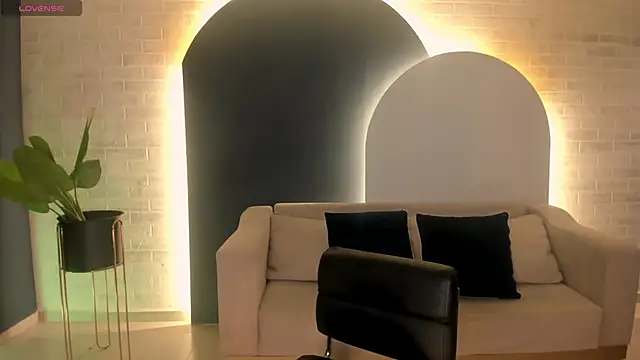 MollySundersX online show from 12/04/25, 04:33