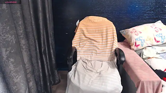 LadyAverrySquirt11 online show from 10/31/25, 06:03