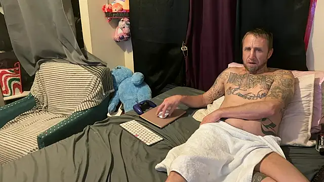 Snapshot of SexyDaddy303666 chatting on 03/21/26, 04:17 SexyDaddy303666 online show from 03/21/26, 04:17