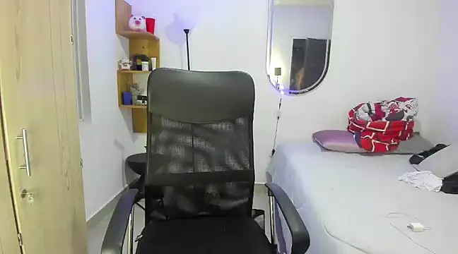 Snapshot of slim_master12 chatting on 03/15/25, 07:53 slim master12 online show from 03/15/25, 07:53