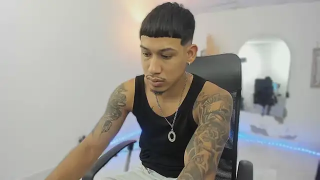 Snapshot of slim_master12 chatting on 01/16/26, 11:42 slim master12 online show from 01/16/26, 11:42