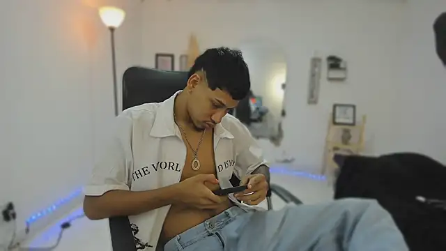 Snapshot of slim_master12 chatting on 01/18/26, 03:10 slim master12 online show from 01/18/26, 03:10