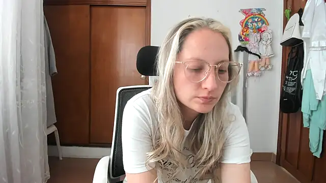 Adele johnsonn1 online show from 11/06/25, 03:46