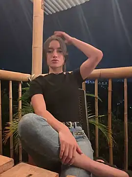 Snapshot of SaraWilliamss_ chatting on 12/15/24, 03:56 SaraWilliamss online show from 12/15/24, 03:56