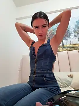 Snapshot of SaraWilliamss_ chatting on 12/25/24, 02:14 SaraWilliamss online show from 12/25/24, 02:14