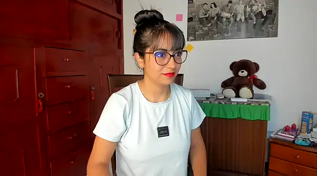 Snapshot of Isabellaa22_1 chatting on 12/04/24, 01:53 Isabellaa22 1 online show from 12/04/24, 01:53