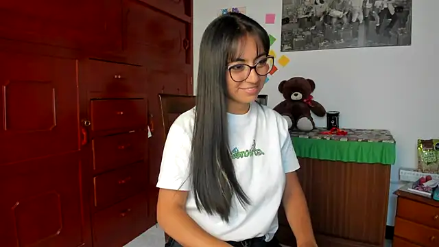 Snapshot of Isabellaa22_1 chatting on 01/04/25, 09:09 Isabellaa22 1 online show from 01/04/25, 09:09