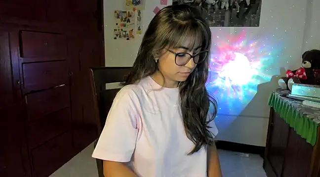 Snapshot of Isabellaa22_1 chatting on 02/06/25, 12:43 Isabellaa22 1 online show from 02/06/25, 12:43