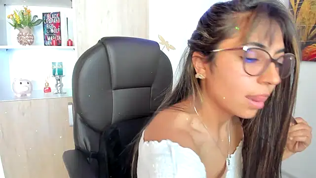 Snapshot of Isabellaa22_1 chatting on 02/18/25, 06:58 Isabellaa22 1 online show from 02/18/25, 06:58