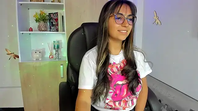 Snapshot of Isabellaa22_1 chatting on 02/24/25, 01:53 Isabellaa22 1 online show from 02/24/25, 01:53