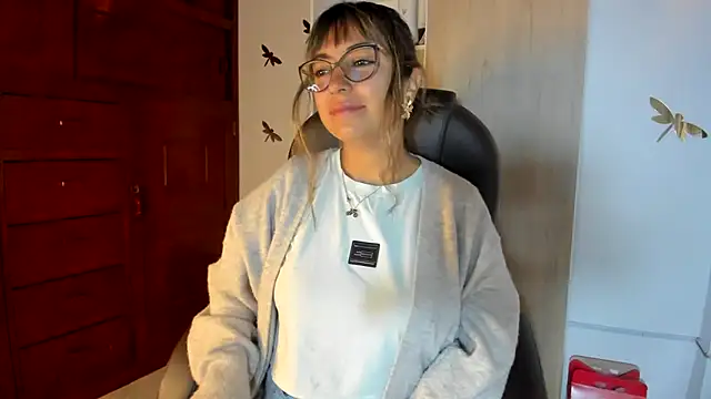 Snapshot of Isabellaa22_1 chatting on 02/19/26, 01:23 Isabellaa22 1 online show from 02/19/26, 01:23