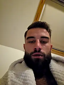 Snapshot of Vekie_007 chatting on 10/18/25, 08:42 Vekie 007 online show from 10/18/25, 08:42