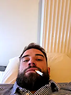 Snapshot of Vekie_007 chatting on 10/23/25, 08:40 Vekie 007 online show from 10/23/25, 08:40