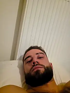 Snapshot of Vekie_007 chatting on 11/25/25, 12:10 Vekie 007 online show from 11/25/25, 12:10