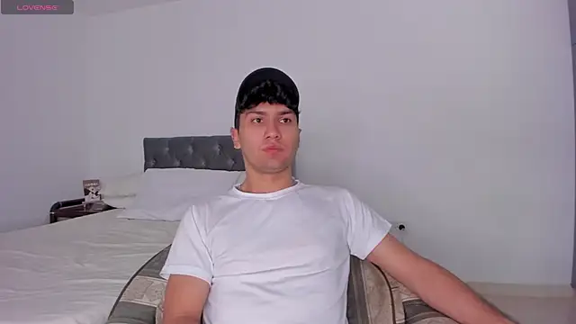 Snapshot of Valerio_James7 chatting on 01/20/25, 10:04 Valerio James7 online show from 01/20/25, 10:04