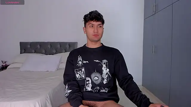 Snapshot of Valerio_James7 chatting on 02/10/25, 02:48 Valerio James7 online show from 02/10/25, 02:48