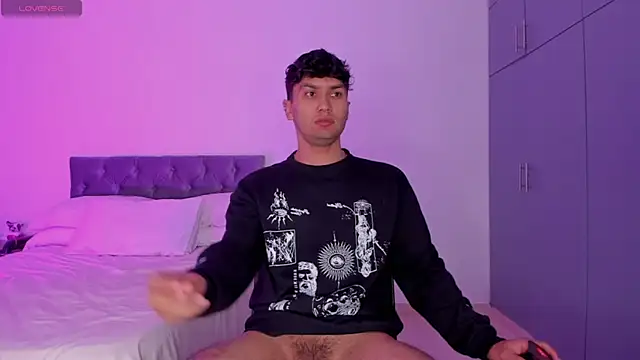 Snapshot of Valerio_James7 chatting on 02/10/25, 10:19 Valerio James7 online show from 02/10/25, 10:19