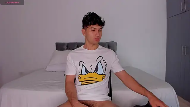 Snapshot of Valerio_James7 chatting on 03/05/25, 04:13 Valerio James7 online show from 03/05/25, 04:13