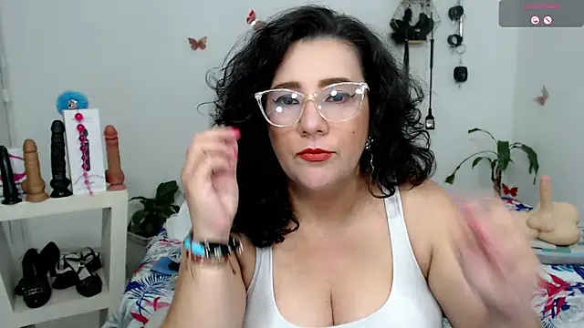 mom hot   online show from 10/03/25, 11:02