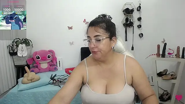 mom hot   online show from 06/15/26, 05:59