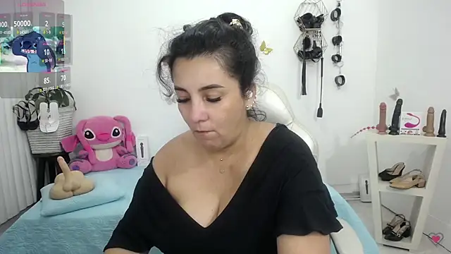 mom hot   online show from 06/18/26, 01:04