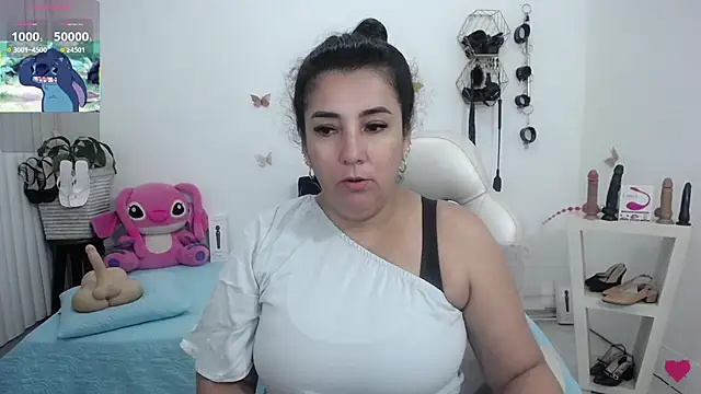 mom hot   online show from 06/19/26, 12:53