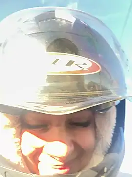 Snapshot of Bonniepark chatting on 02/01/25, 12:05 Bonniepark online show from 02/01/25, 12:05