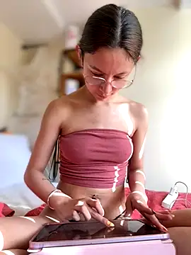 Snapshot of Bonniepark chatting on 11/04/25, 12:26 Bonniepark online show from 11/04/25, 12:26