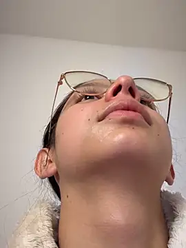 Snapshot of Bonniepark chatting on 11/14/25, 10:25 Bonniepark online show from 11/14/25, 10:25