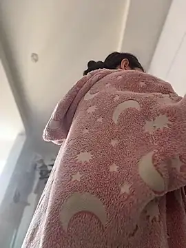 Snapshot of Bonniepark chatting on 11/30/25, 01:04 Bonniepark online show from 11/30/25, 01:04