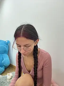 Snapshot of Bonniepark chatting on 12/14/25, 10:14 Bonniepark online show from 12/14/25, 10:14