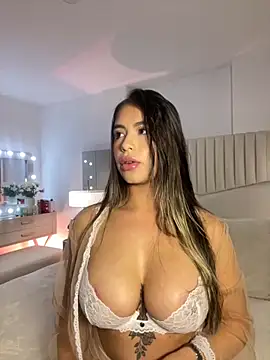  laura 02 online show from 11/19/25, 11:16