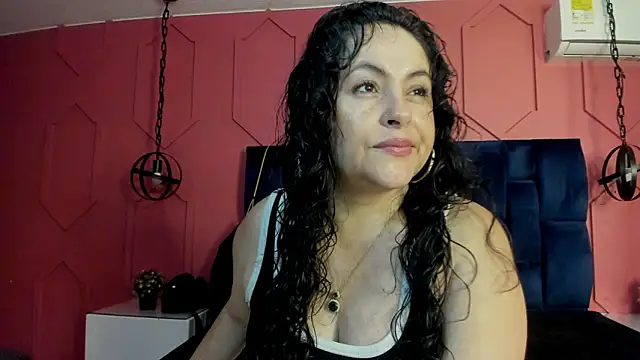 Snapshot of hanny_milf chatting on 05/26/26, 11:39 hanny milf online show from 05/26/26, 11:39