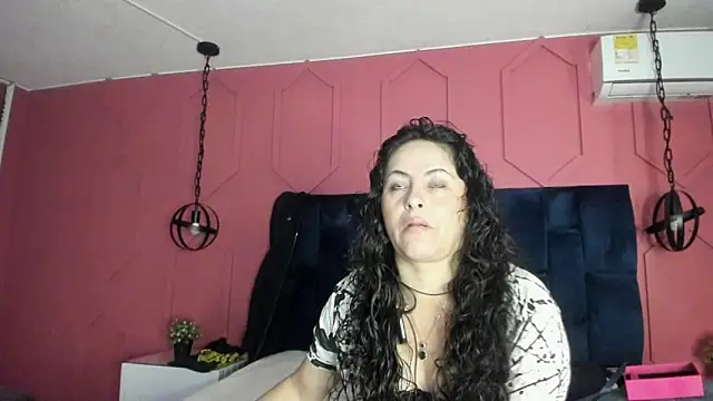 Snapshot of hanny_milf chatting on 05/28/26, 12:24 hanny milf online show from 05/28/26, 12:24