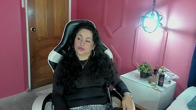 Snapshot of hanny_milf chatting on 05/31/26, 12:23 hanny milf online show from 05/31/26, 12:23