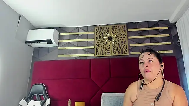 Snapshot of hanny_milf chatting on 06/28/26, 12:00 hanny milf online show from 06/28/26, 12:00
