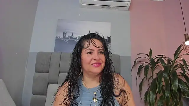 Snapshot of hanny_milf chatting on 07/25/26, 11:41 hanny milf online show from 07/25/26, 11:41