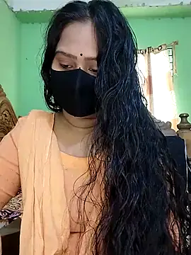 Idhika Paul online show from 03/04/25, 07:19