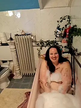 Snapshot of Black_Angel24 chatting on 10/22/25, 04:40 Black Angel24 online show from 10/22/25, 04:40