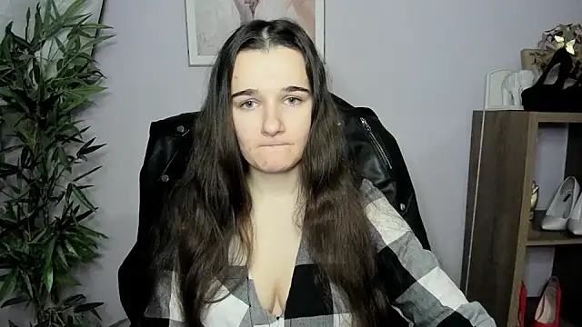 Snapshot of KateDelight chatting on 12/21/24, 07:35 KateDelight online show from 12/21/24, 07:35