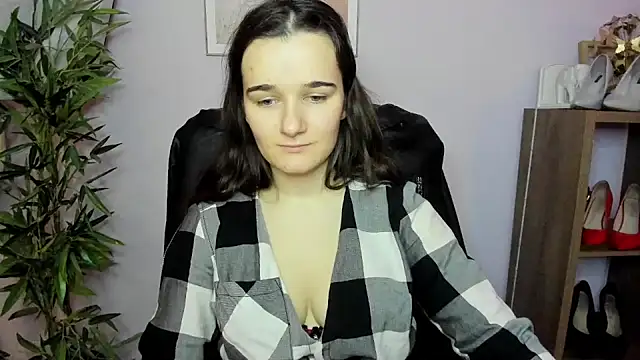 Snapshot of KateDelight chatting on 12/22/24, 07:33 KateDelight online show from 12/22/24, 07:33