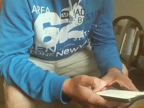 Snapshot of prcalek19 chatting on 10/15/25, 03:23 prcalek19 online show from 10/15/25, 03:23